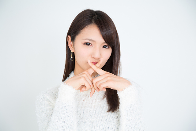 コンプレックスを抱え悩む女性